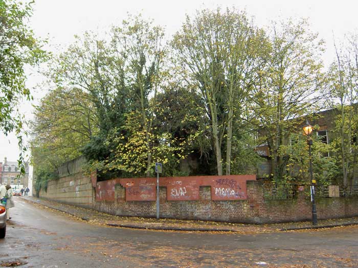 Corner, Embankment and Wharf Lane