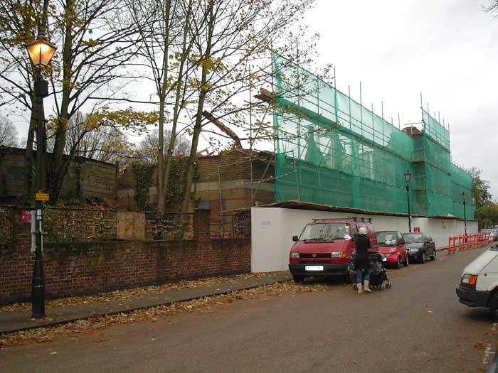 The front of the pool building, 17/11/04. Photo by Bill Double